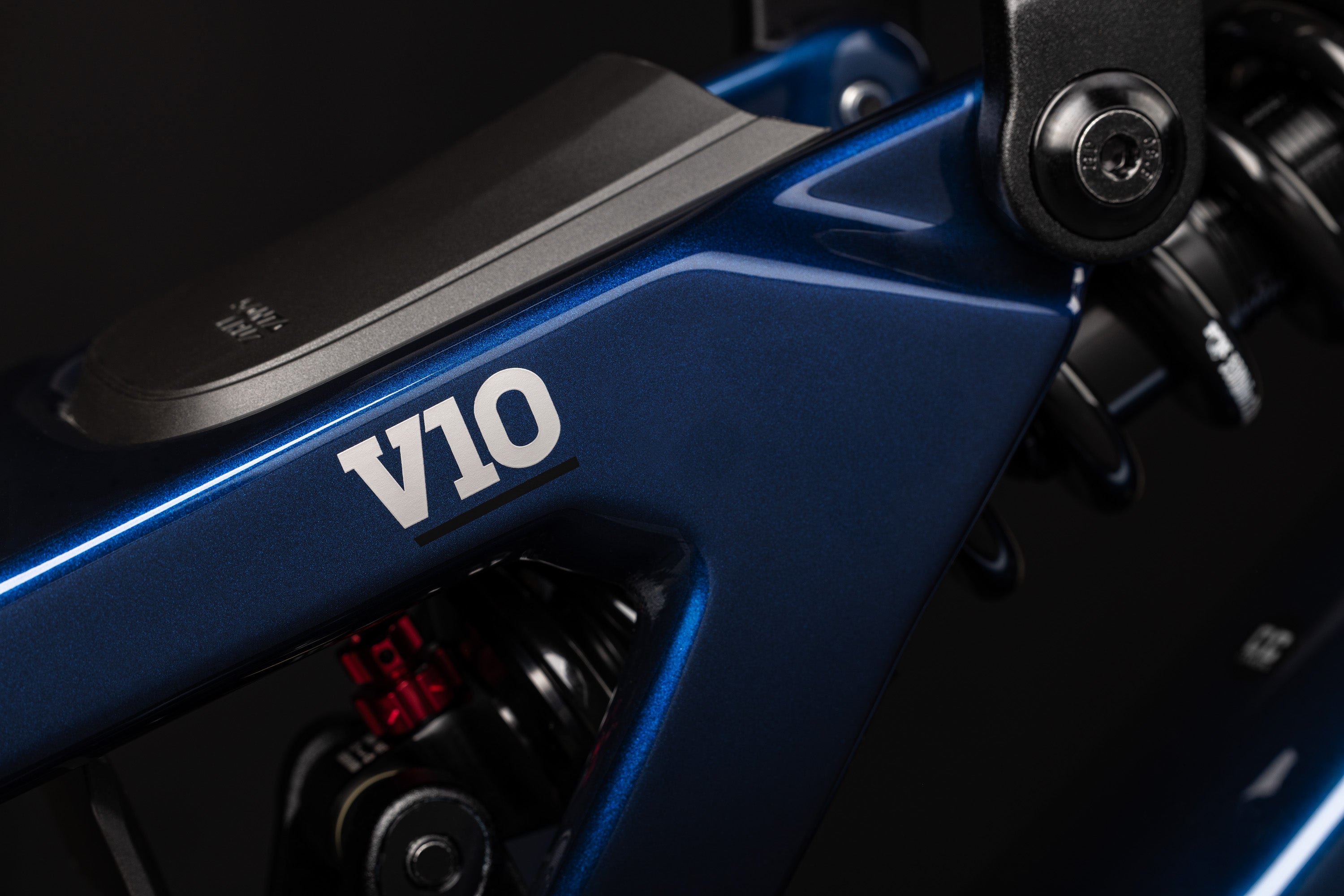 MY27_V10_LiquidBlue_Details_00